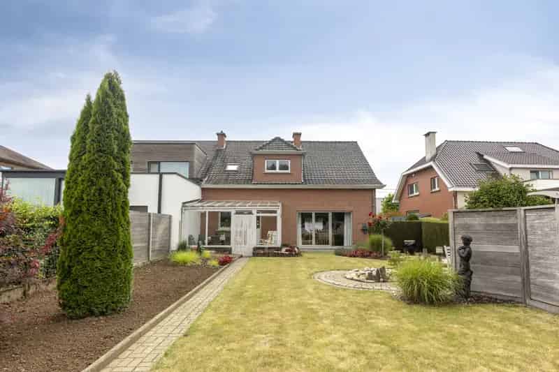 Huis te koop: Ruime woning met grote tuin
