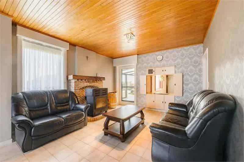 Halfopen Woning te Oostrozebeke 2 slaapkamers 692m²
