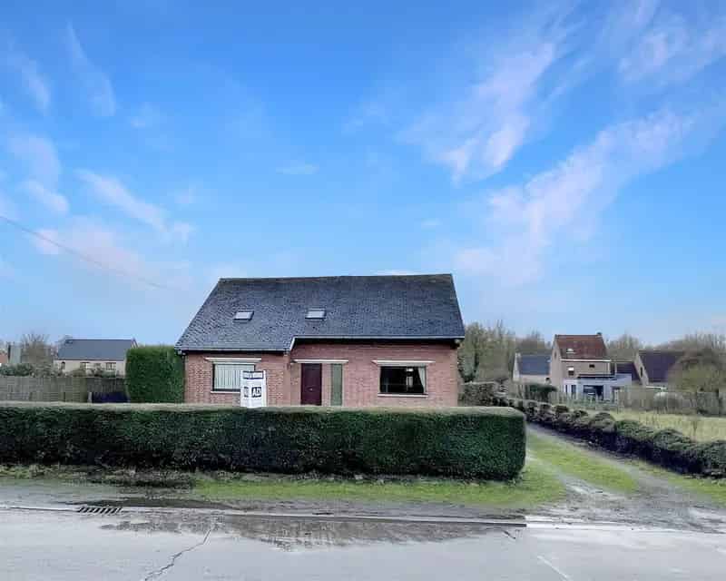Huis te koop Ruime woning met tuin en veel potentieel
