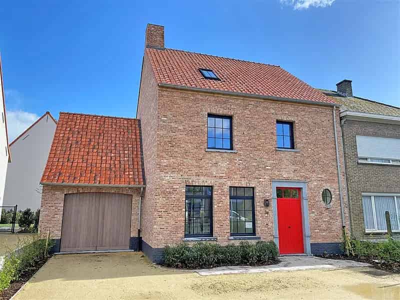 Dorpswoning 3 Slaapkamers Garage Tuin Terras