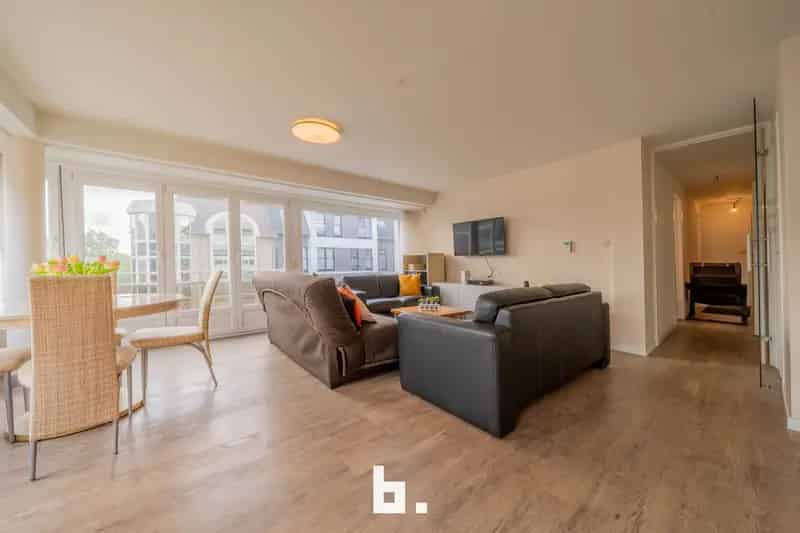 Huis te huur: Zonnig hoek appartement 2 slaapkamers nabij zee