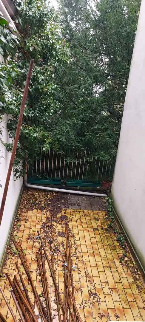 Huis te Huur: Karaktervol Pand met 6 Slaapkamers te renoveren