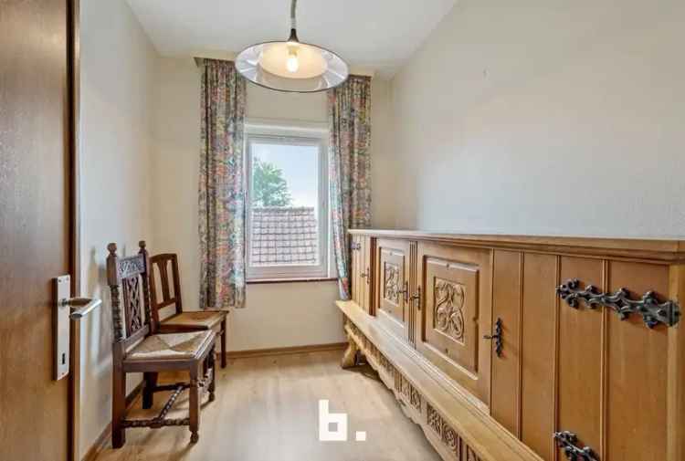 Karaktervolle woning te Marke: Ruime woning met veel potentieel