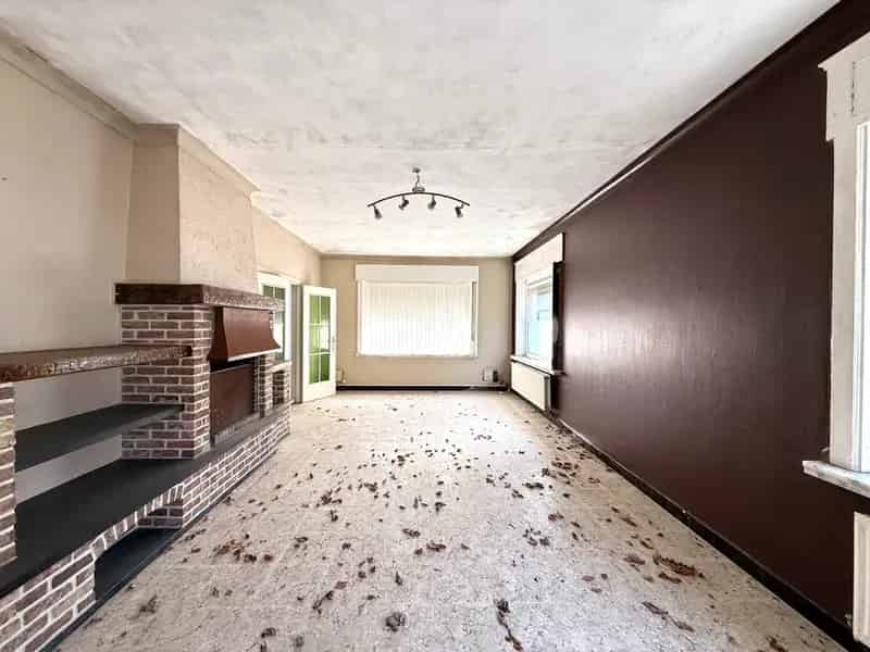 Huis te Koop Zwevegem: Grote woning te renoveren