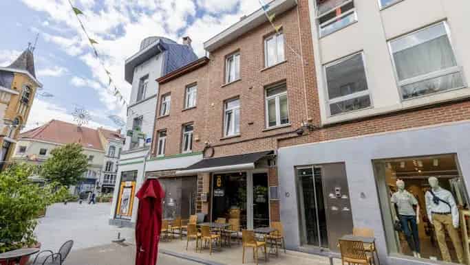 Handelspand met Woonst te Koop Halle