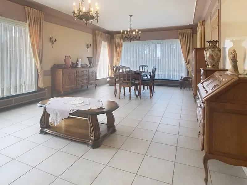 Gelijkvloerse woning 3 slaapkamers garage 1107m²