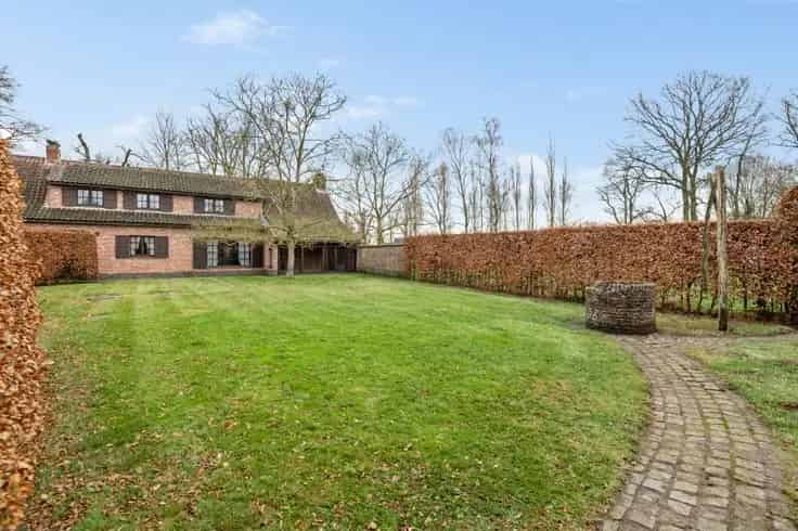 Huis Te Koop Ruime woning 4 slaapkamers Grote Tuin Gerenoveerd