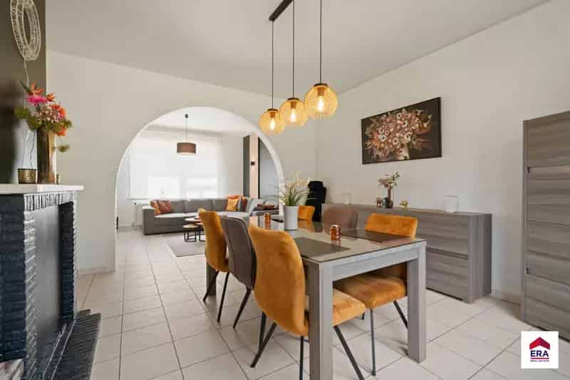 Huis te koop Beersel: 4 slaapkamers, garage en tuin