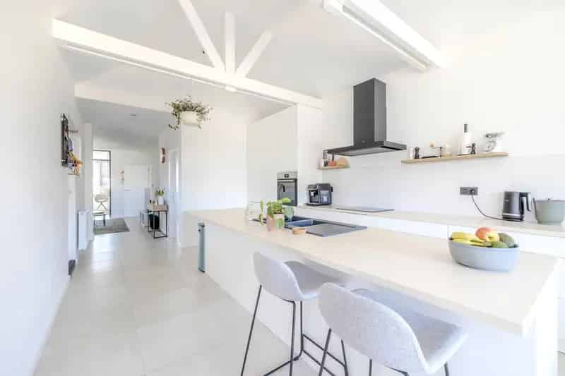 Huis te huur: Gerenoveerde open bebouwing 2 slaapkamers 586m²