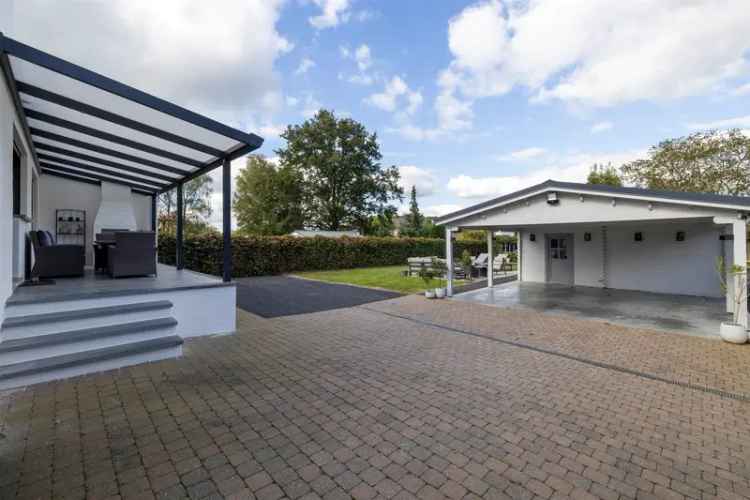 Woning met 3 slaapkamers, bureau en garage op1198m²