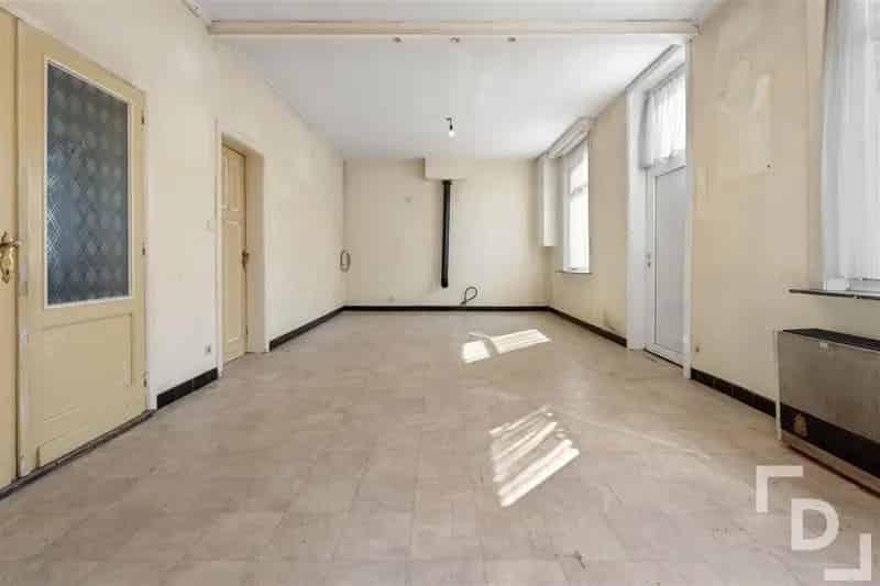 Te renoveren woning met ruime tuin en garage