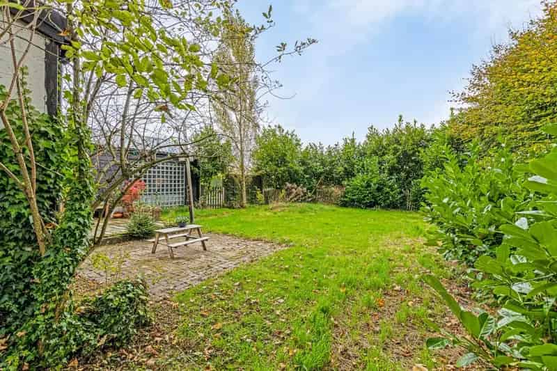 Te renoveren woning 3 slaapkamers 1154m2 tuin garage