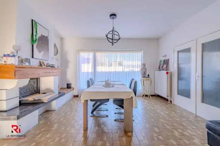 Ruime Kangouruwoning met Winkel en Magazijn te koop
