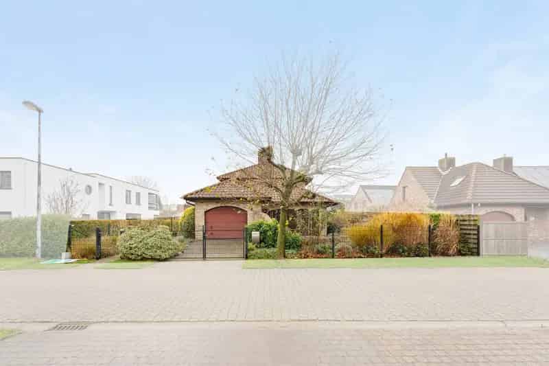 Villa te Koop Bredene: Spaanse Stijl, 3 Slaapkamers, Sauna, Tuin