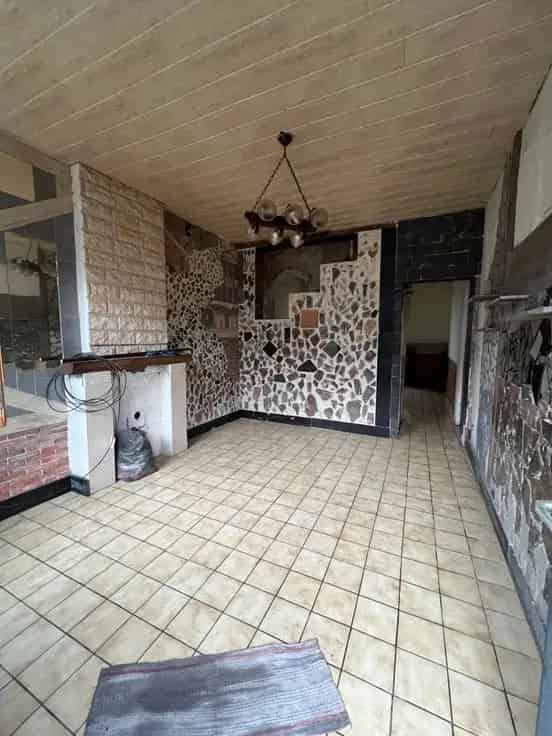 Huis te koop: te renoveren woning met tuin