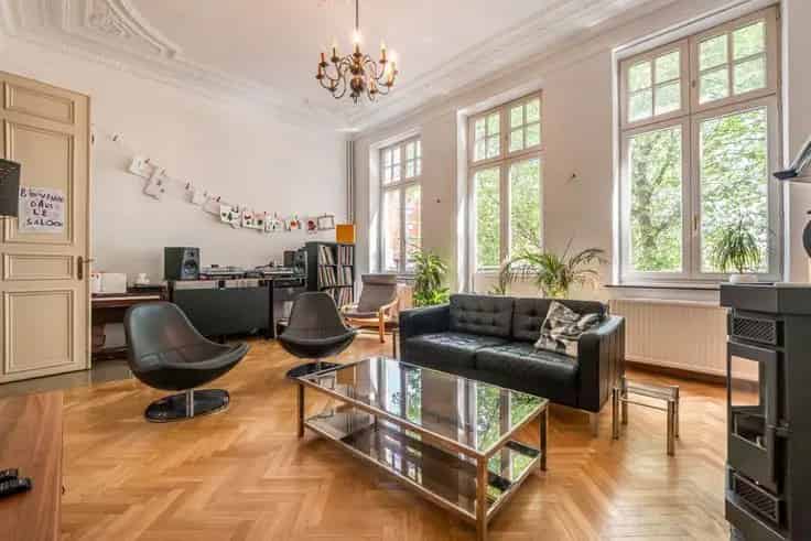 Huis Te Koop met Tuin en Meerdere Slaapkamers