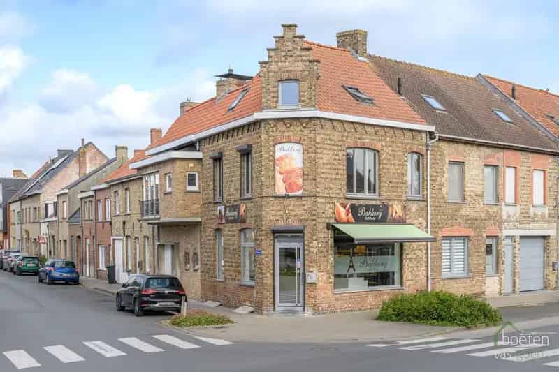 Bakkerij Petit Paris te Koop: Gerenoveerde Handelsruimte en Woonruimte