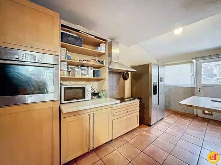 Te Koop 2 Slaapkamers Huis met Terras en Nieuwe CV Ketel