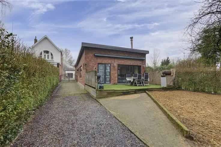 Huis Te Koop Schoten: Instapklare Woning met Magazijn 140m²