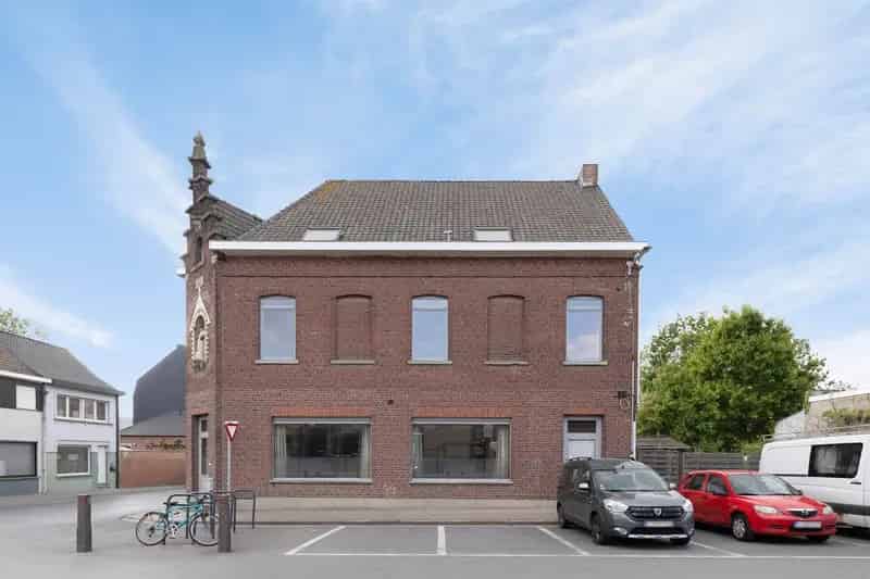 Groot multifunctioneel pand handel of kantoor
