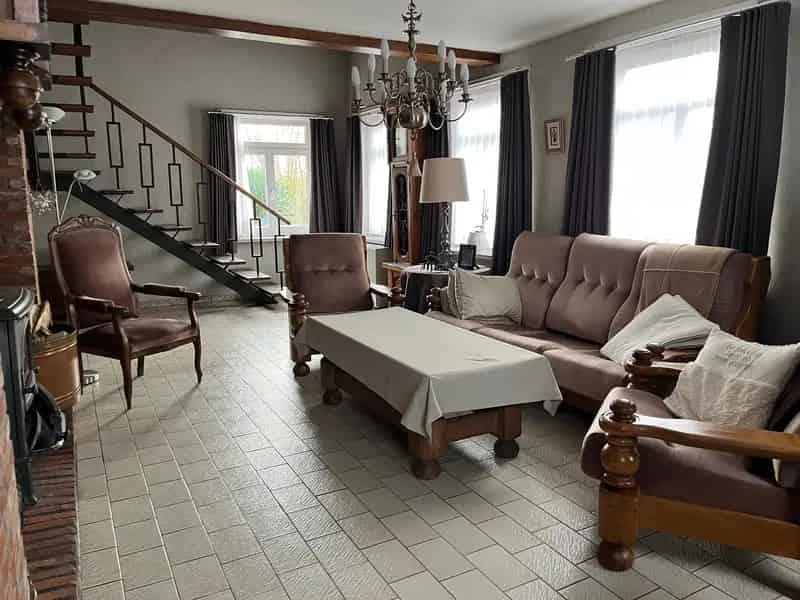 Te renoveren open bebouwing met karakter en ruime tuin