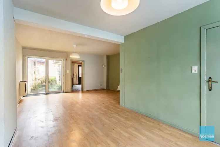 Huis te koop Schellebelle: Renovatieproject met 3 slaapkamers en tuin