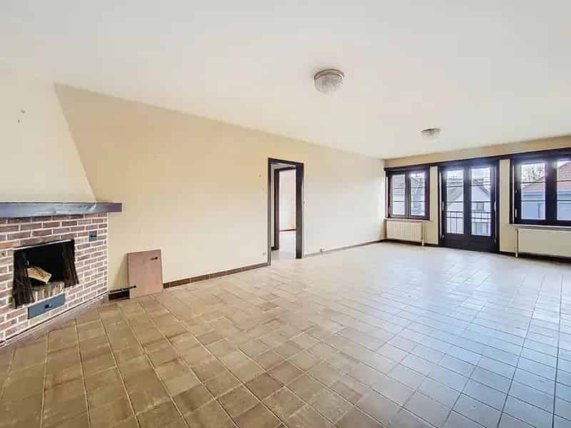 Appartement te koop Knesselare: 3 slaapkamers, garage, lift, te renoveren