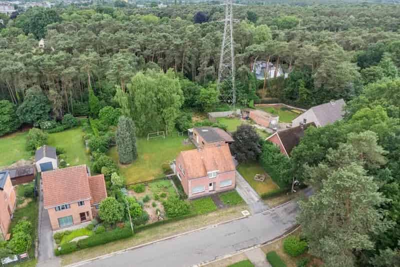 Rustig gelegen woning met 4 slaapkamers en 21 are grond