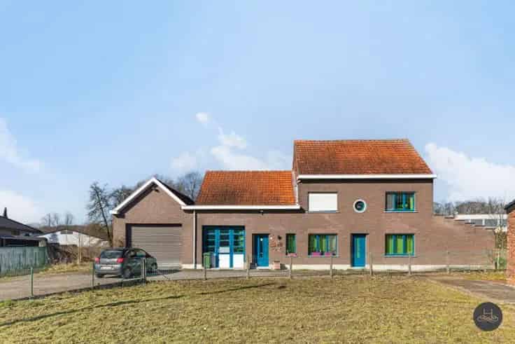 Ruime woning met loods te koop in Tremelo
