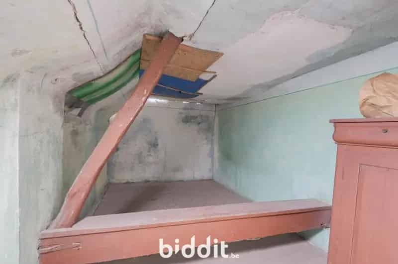 Te renoveren hoeve met stal en vijver