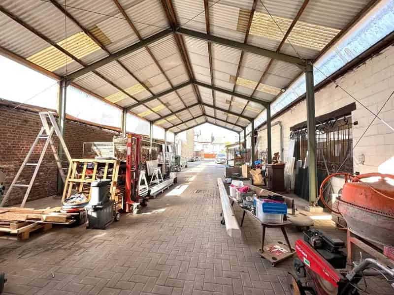 Handelspand met Magazijnen Loods en Tuin