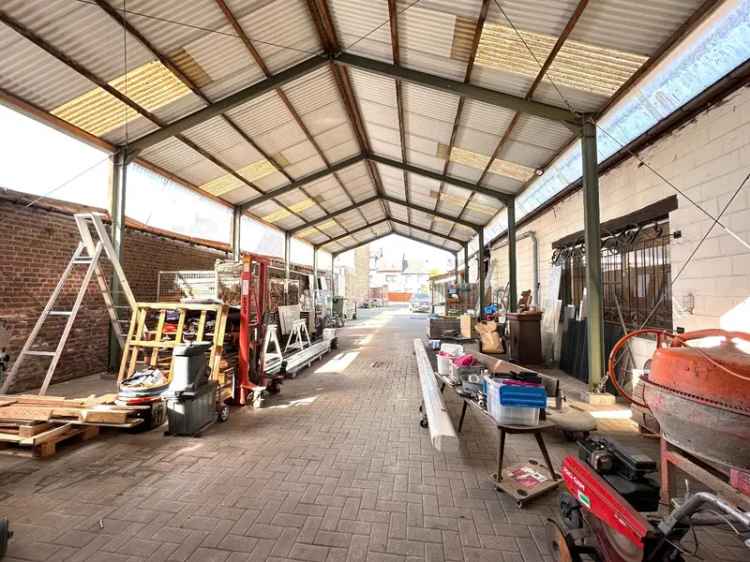 Handelspand met Magazijnen Loods en Tuin