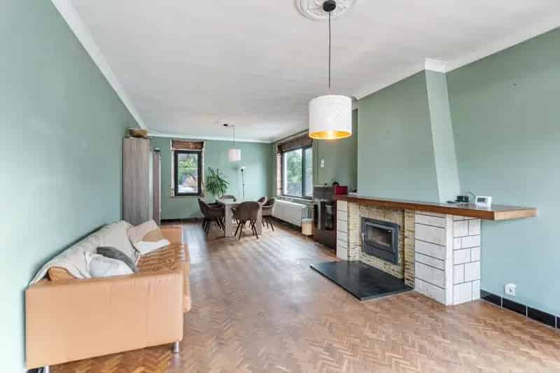 Woning met weide en bos op 82 are