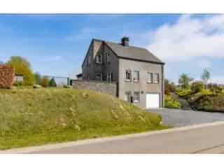 Huis te koop Petit-Fays - Ruime woning met tuin en garage