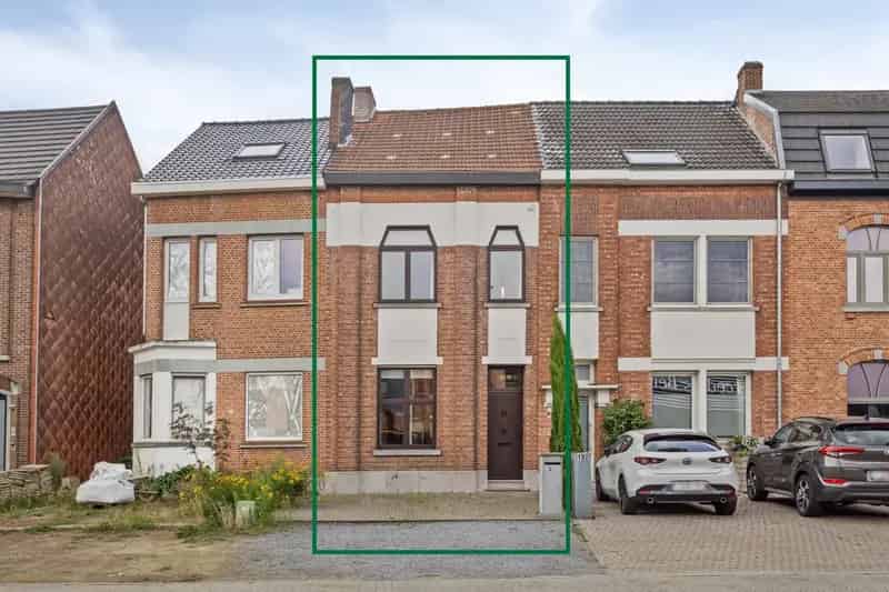 Knusse op te frissen stadswoning met 2 slaapkamers en tuin