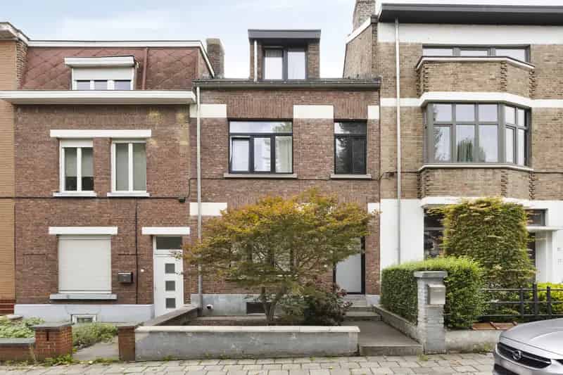 Huis te koop Tienen: Gerenoveerde woning met dakterras en garage