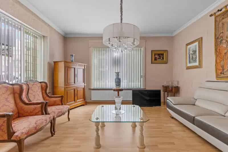 Karaktervolle woning met koer en garage Assebroek