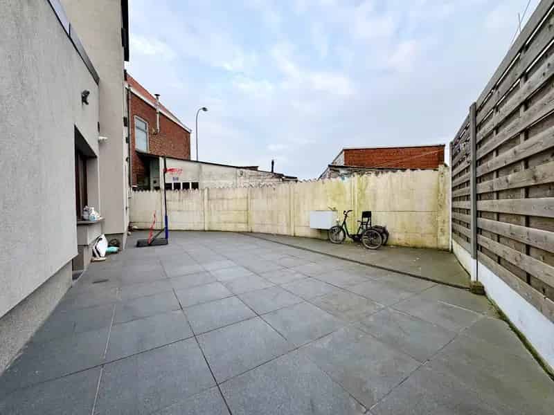 Gerenoveerde Halfopen Woning 4 Slaapkamers Ruim Terras