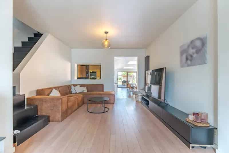 Huis te koop: Instapklare woning met achteruitweg