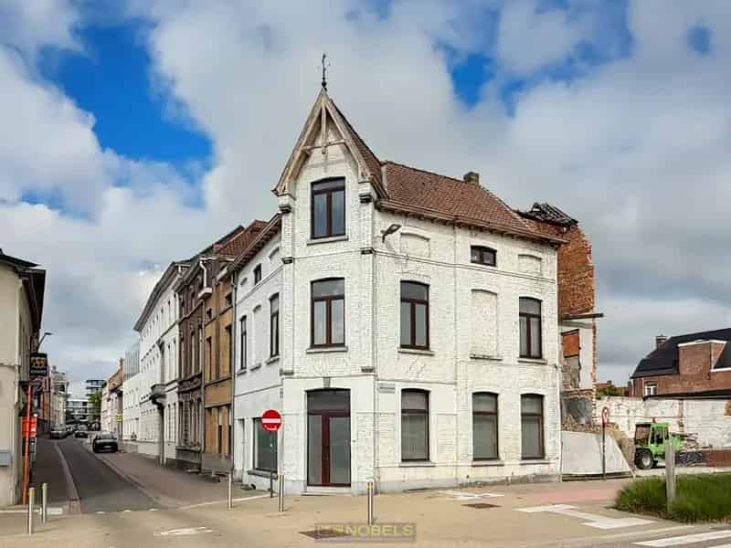 Herenwoning Ronse te renoveren met commerciële mogelijkheden