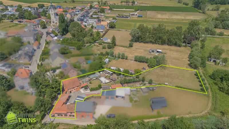 Huis te Koop Mespelare: Charmante Hoeve met Schuur en Garage