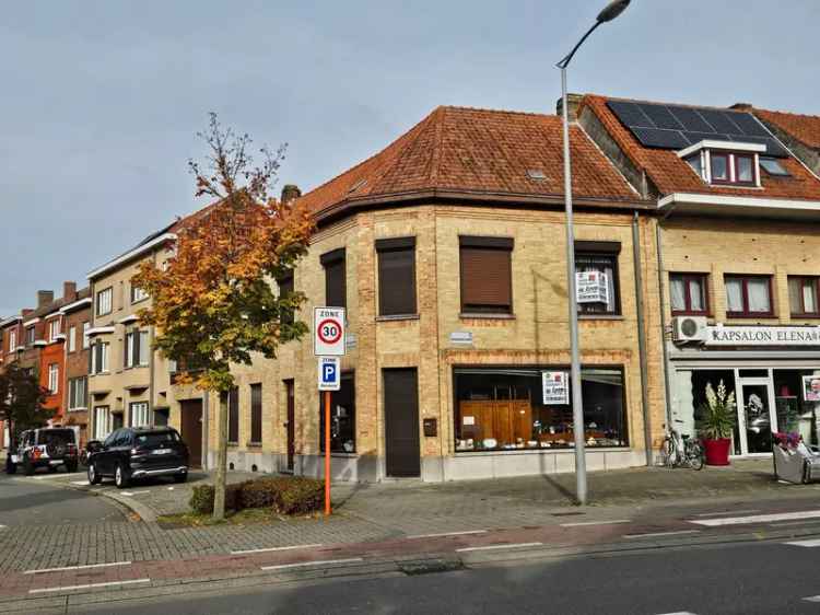 Ruime hoekwoning met grote garage/werkplaats !