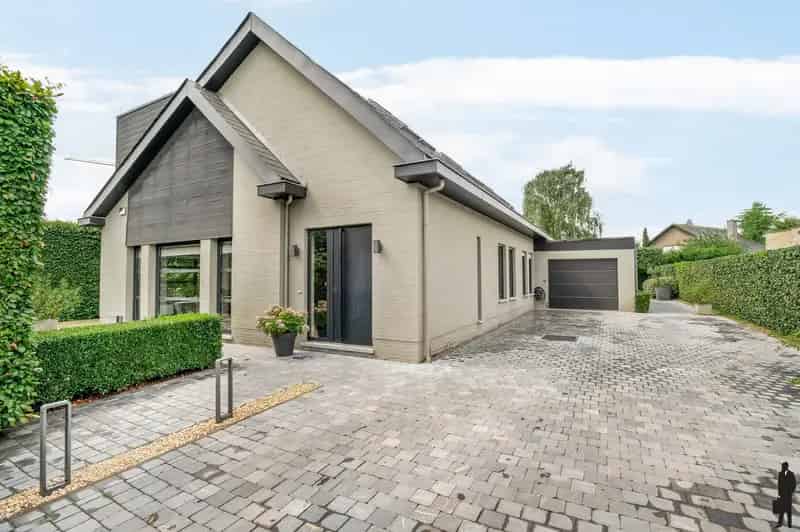 Gerenoveerde woning te koop 5 slaapkamers Kontich