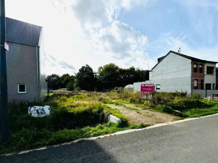 Bouwgrond voor open bebouwing in een groene omgeving.