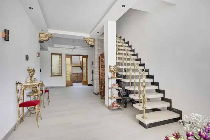 Ruime Stadswoning 6 Slaapkamers Ronse