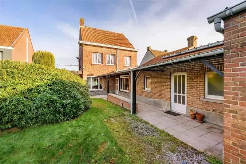 Ruime woning met 4 slaapkamers te koop in Sint Baafs Vijve
