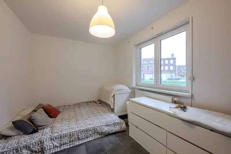 Gelijkvloers Appartement te Huur met Terras