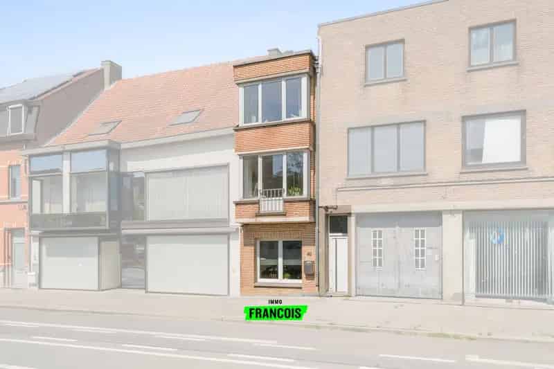 Instapklare starterswoning te Eeklo nabij centrum