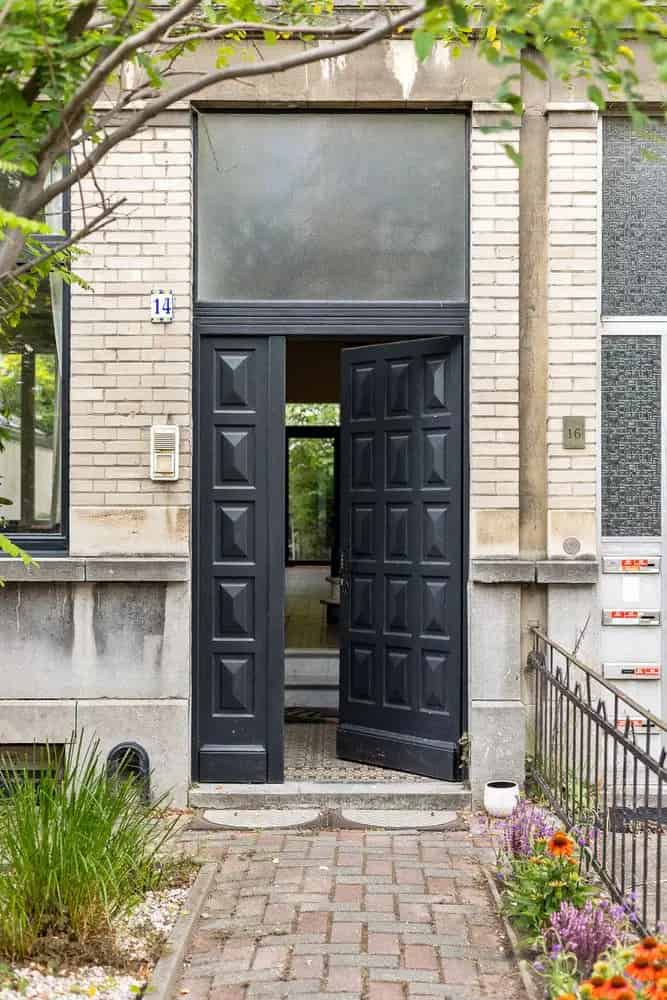 Instapklare en lumineuze herenwoning boordevol charme met aangename stadstuin in de Groenenhoek op de grens Borgerhout/Berchem- tot 5 slaapkamers