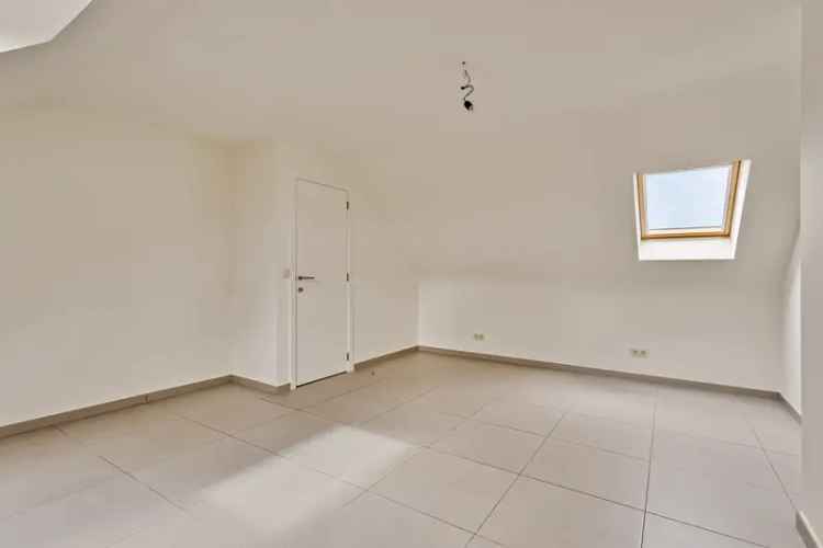 Zeer ruim duplex appartement 140m² met 4 slaapkamers